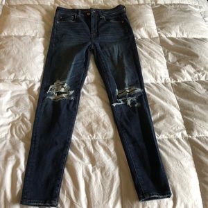 American Eagle super high rise jegging size 4 distressed